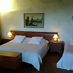 Bed & Breakfast Manoir Le Cristal En Avril Et Mai , 2 Nuits Reservees , La 3 Eme Offerte Et -30 Pcent Sur Les Entrees Du Futuroscope 4*