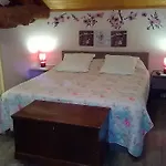 Manoir Le Cristal En Avril Et Mai , 2 Nuits Reservees , La 3 Eme Offerte Et -30 Pcent Sur Les Entrees Du Futuroscope Bed & Breakfast 4*