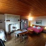 Manoir Le Cristal En Avril Et Mai , 2 Nuits Reservees , La 3 Eme Offerte Et -30 Pcent Sur Les Entrees Du Futuroscope Bed & Breakfast 4*